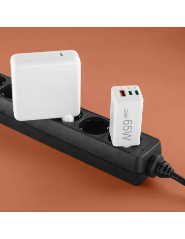 Hama 00201996 cargador de dispositivo móvil Smartphone Blanco Corriente alterna Carga rápida Interior, Exterior