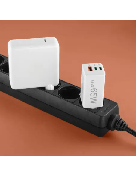 Hama 00201996 cargador de dispositivo móvil Smartphone Blanco Corriente alterna Carga rápida Interior, Exterior