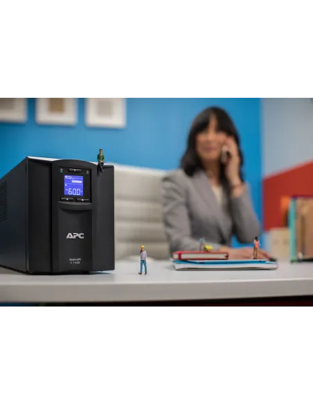 APC SMC1500IC sistema de alimentación ininterrumpida (UPS) Línea interactiva 1,5 kVA 900 W 8 salidas AC