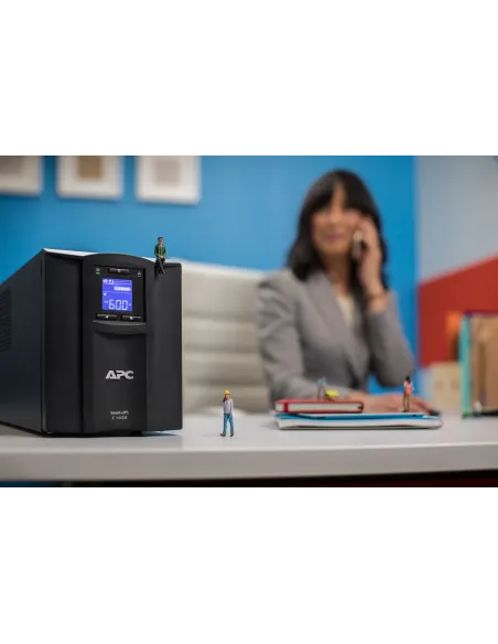 APC SMC1000IC sistema de alimentación ininterrumpida (UPS) Línea interactiva 1 kVA 600 W 8 salidas AC
