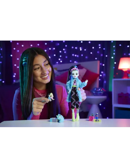 Monster High Creepover Party HKY68 muñeca