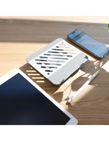 TooQ Soporte de Sobremesa con rotación 360° y ajustable para dispositivos de hasta 13”, Color Plata