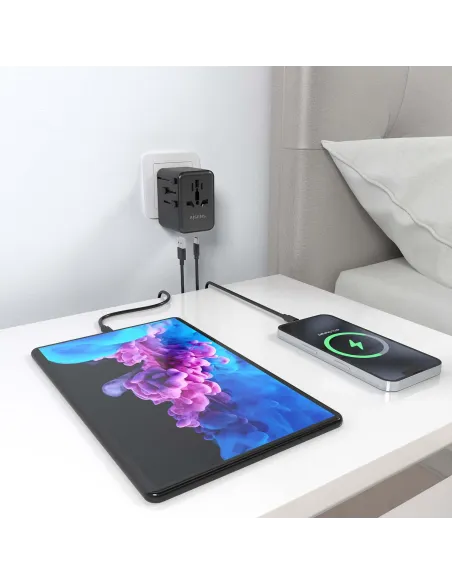 AISENS Adaptador Enchufe Universal Para Viaje EU USA UK AU Con Cargador USB GaN, 2xUSB-A QC3.0, 2xUSB-C PD3.0 25W, Negro