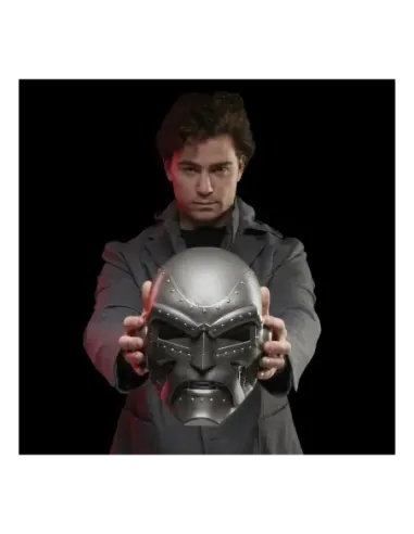 Casco premium roleplay hasbro marvel legends series doctor muerte