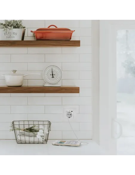 Nanocable Base de enchufe de pared tipo schuko con 1xUSB-A QC 3.0 + 1xUSB-C PD - Max. 3.4A, Blanco