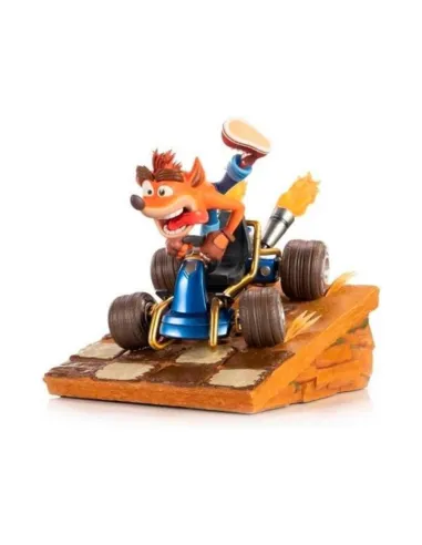 Figura first 4 figures crash team racing nitro - fueled crash en un kart