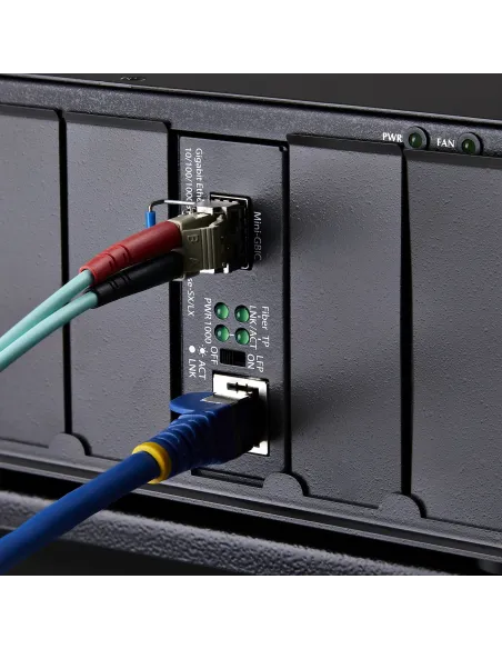 StarTech.com Conversor de Medios de Fibra LC Monomodo Para Redes 10 100 1000Mbps - Gigabit Ethernet a Fibra - 20km - TAA