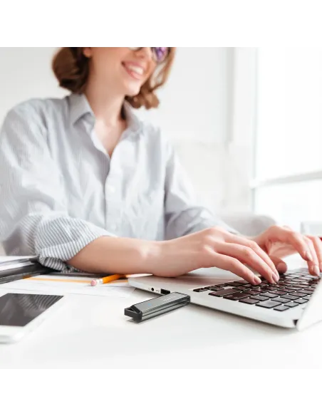 ADATA UE800 unidad flash USB 1 TB USB Tipo C 3.2 Gen 2 (3.1 Gen 2) Plata